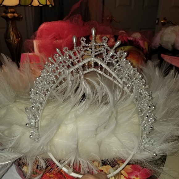 Bridal tiara, pearls and swarovski beads.wore once - Picture 6 of 8
